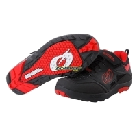 SAPATOS O TRAVERSE FLAT BLACK/RED 43